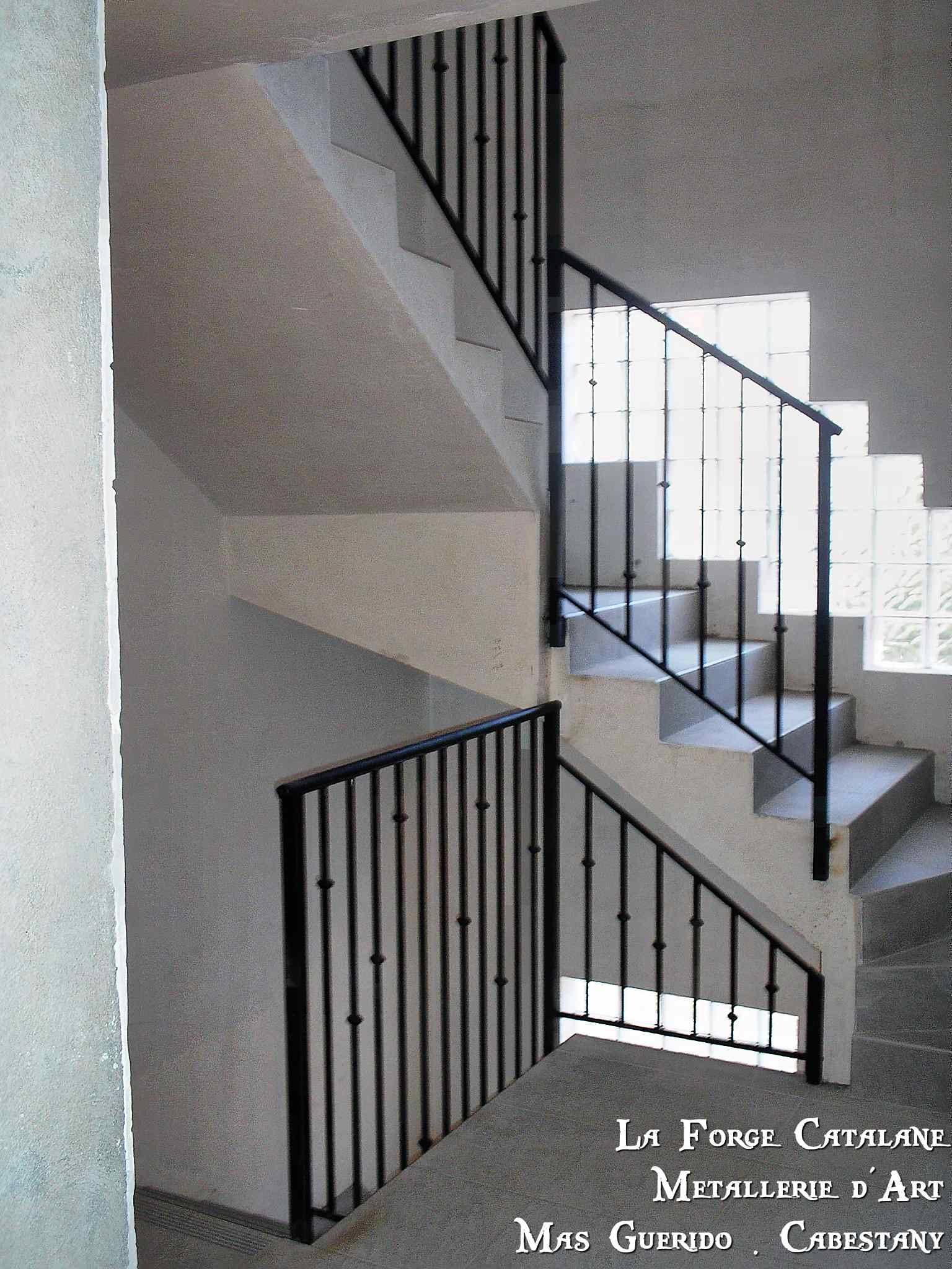 Garde corps et rampant barreaudages vertical bagues forge catalane 1.jpg